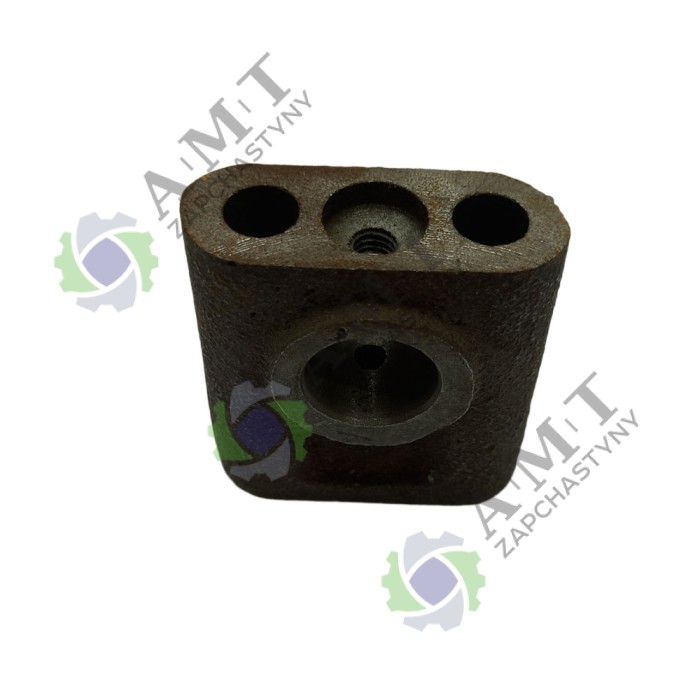 Стойка оси коромысел задняя (с отверстием) KM385BT